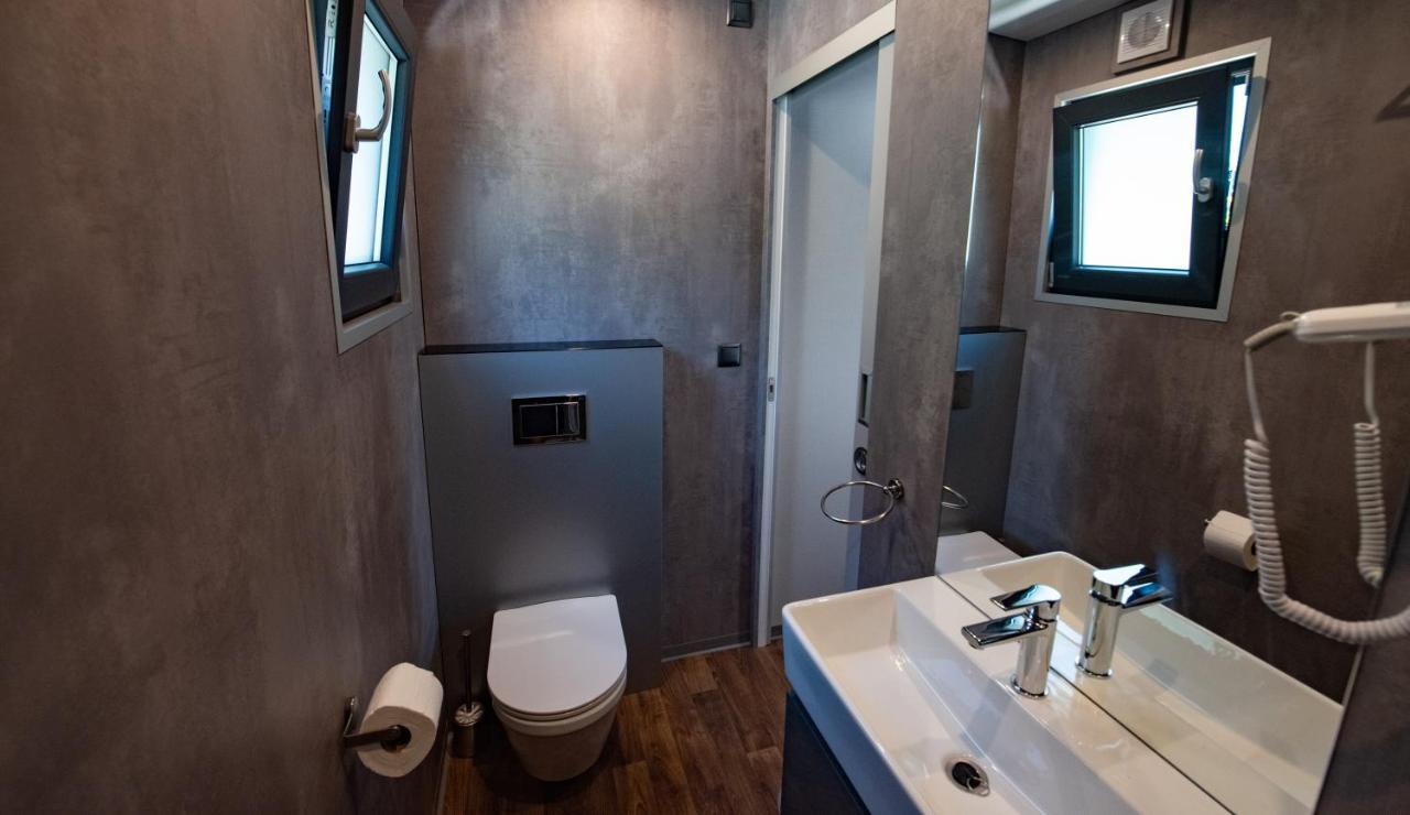 Exclusive Mobile Home Spa Bath,1011364288:JPEG
