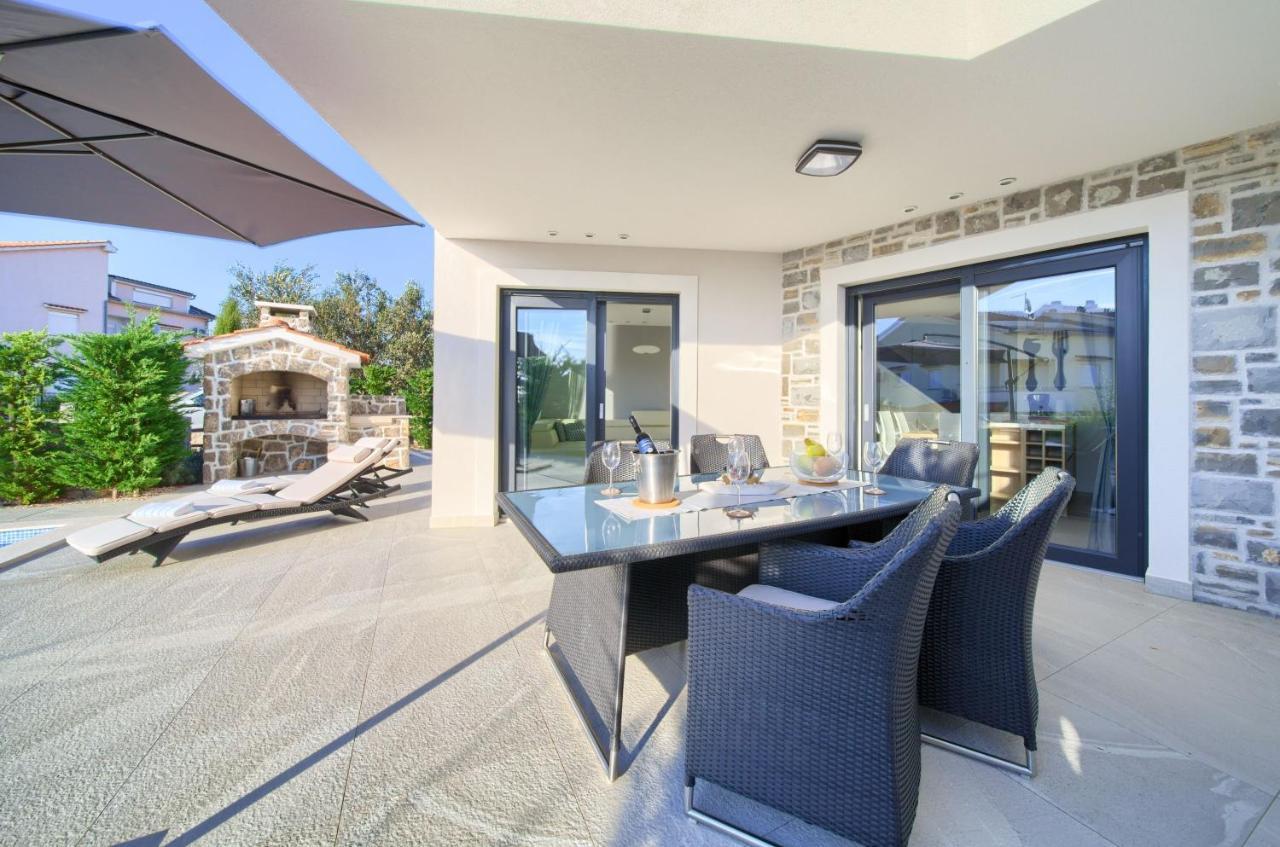 Two-Bedroom House,1042812673:JPEG