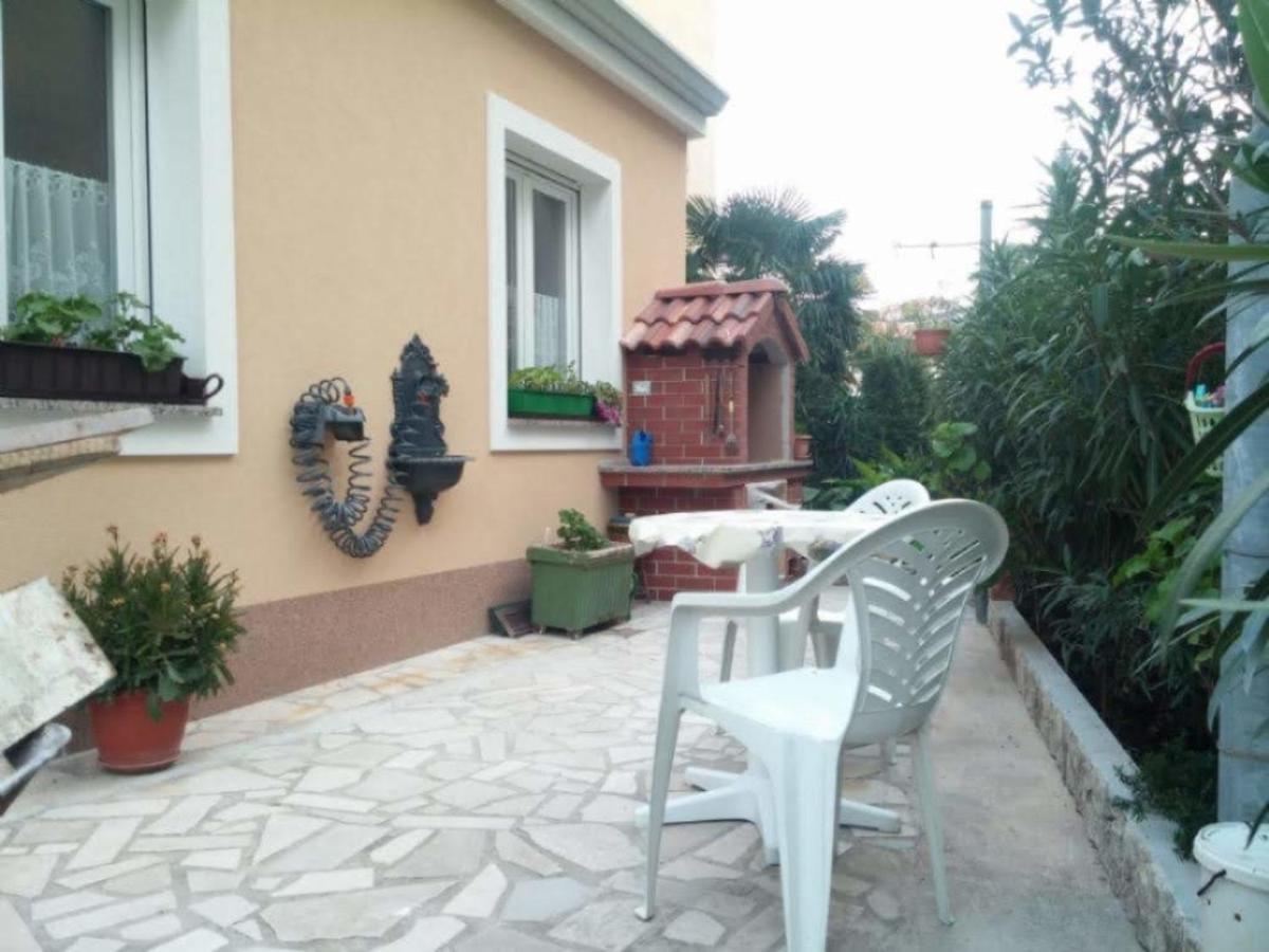 One-Bedroom Apartment,1055006539:JPEG