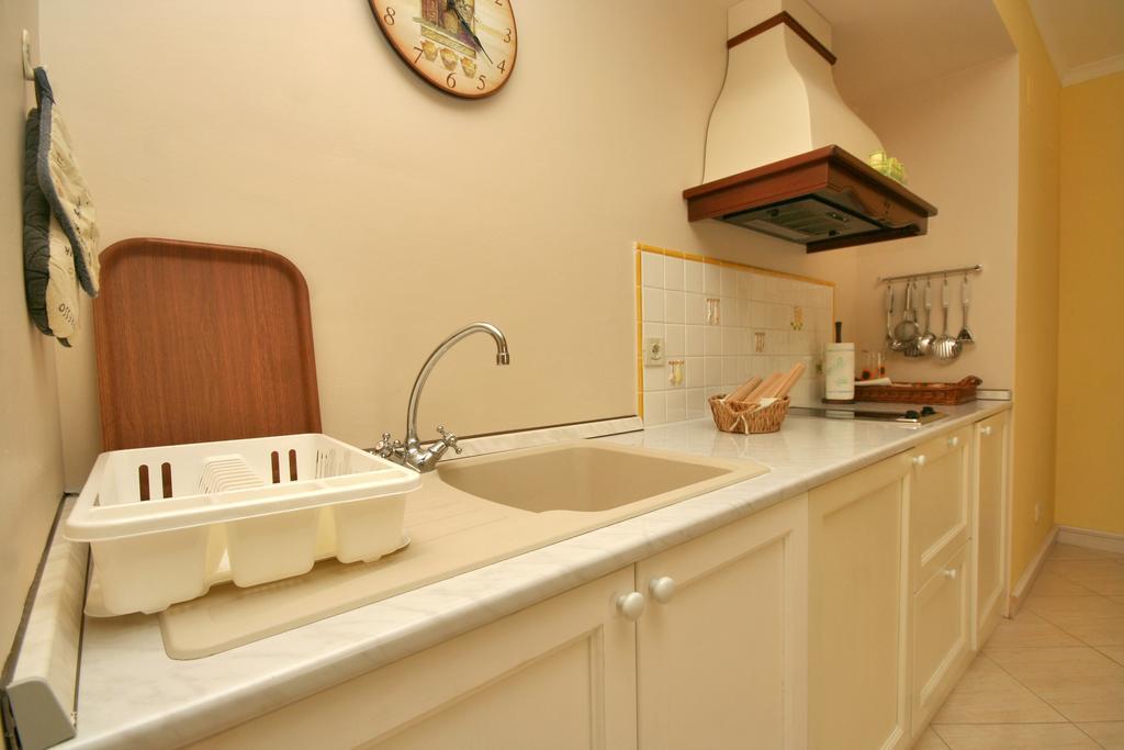 Comfort One-Bedroom Apartment with Sea View,664565349:JPEG