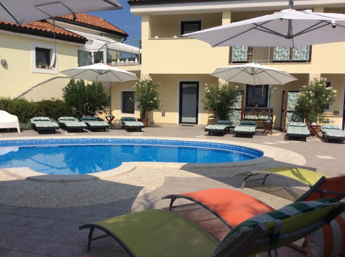 Suite mit Poolblick