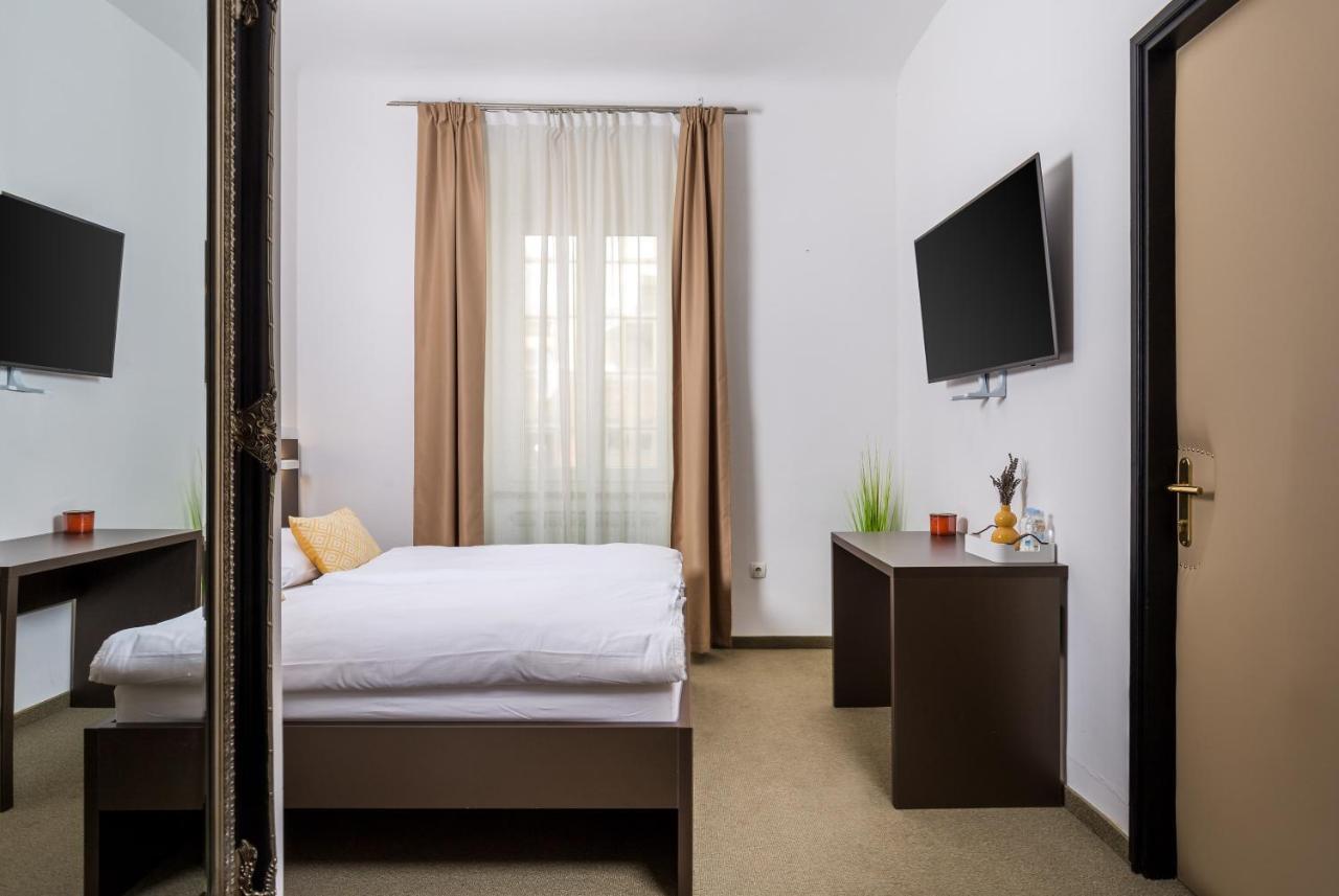 Zimmer mit Kingsize-Bett