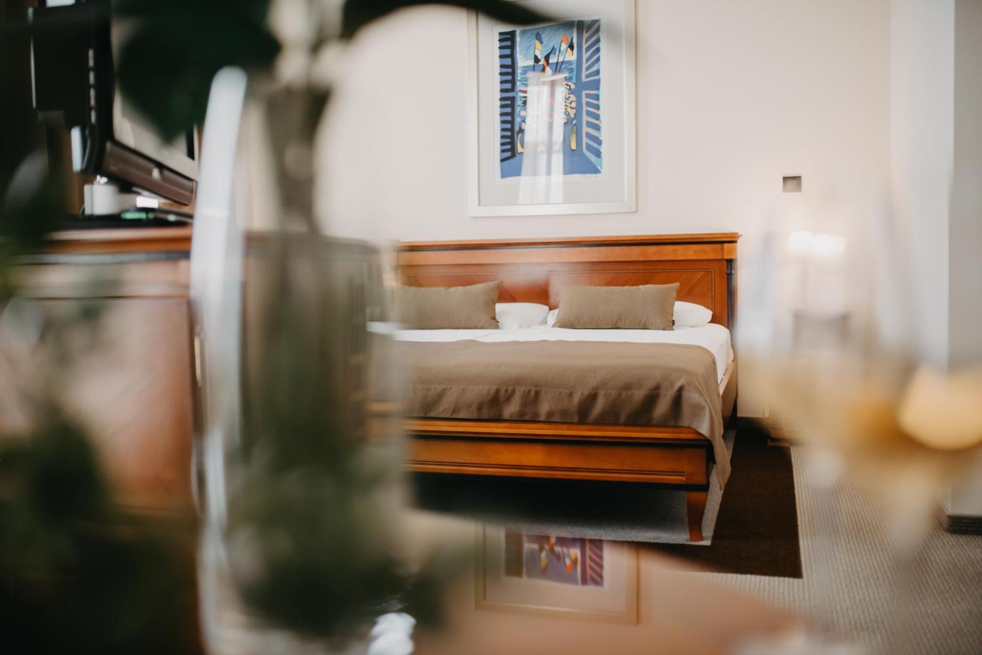 Luxury Double Room,1262756185:JPEG