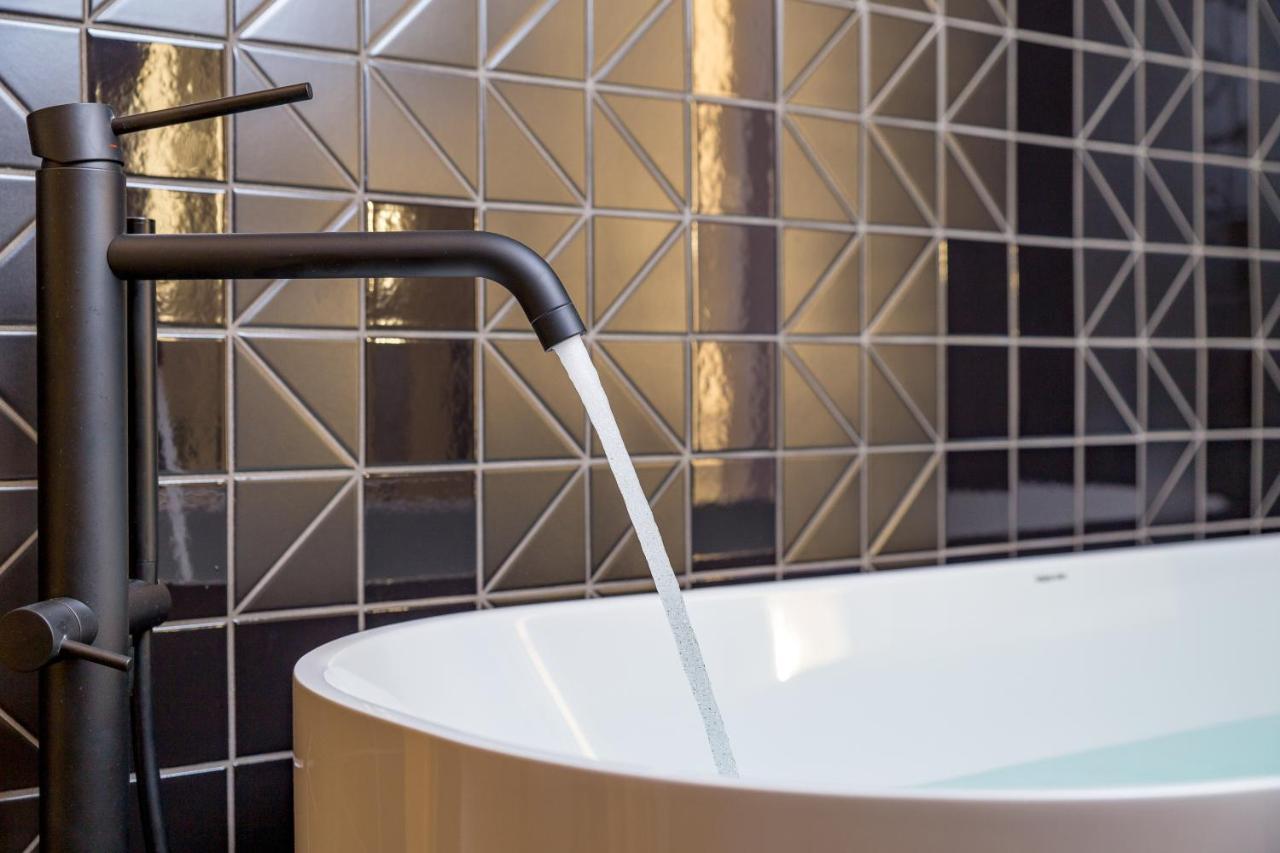 Deluxe Double Room Bath