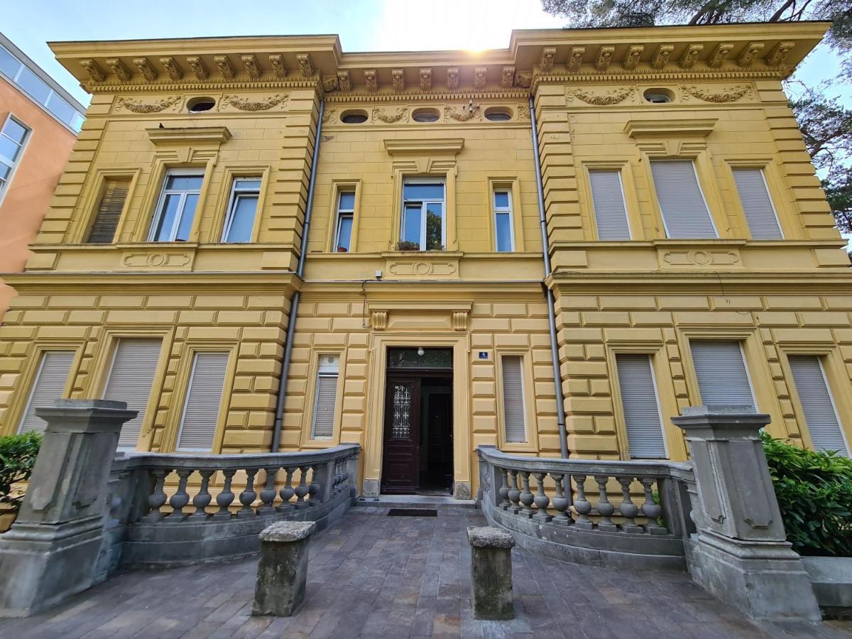 Two-Bedroom Apartment,1249050583:JPEG