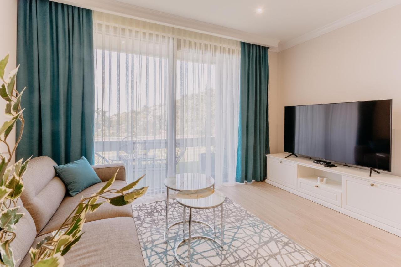 One-Bedroom Apartment Sea View