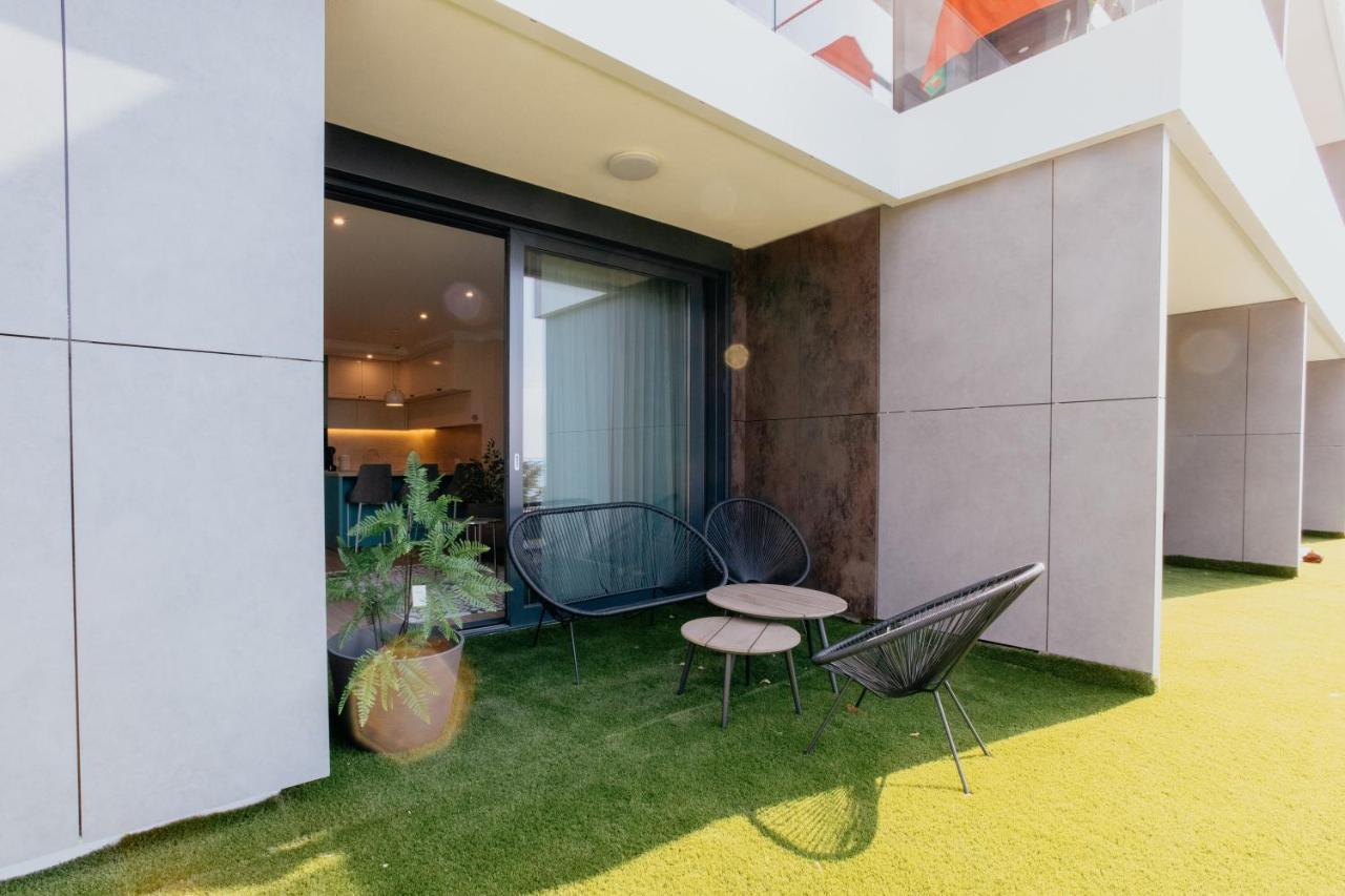 One-Bedroom Apartment Sea View