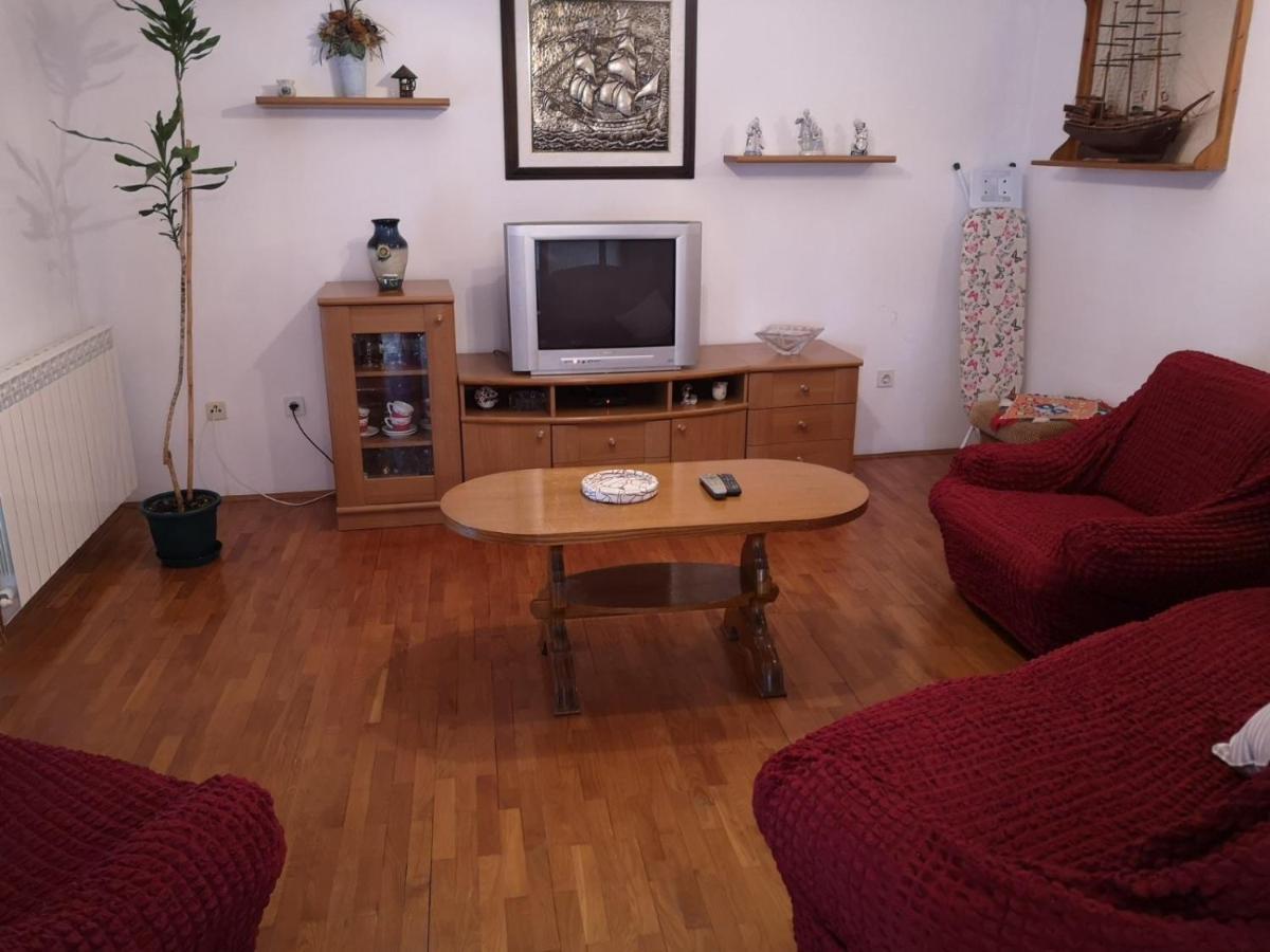 Three-Bedroom Apartment with Terrace and Sea View,1589103640:JPEG