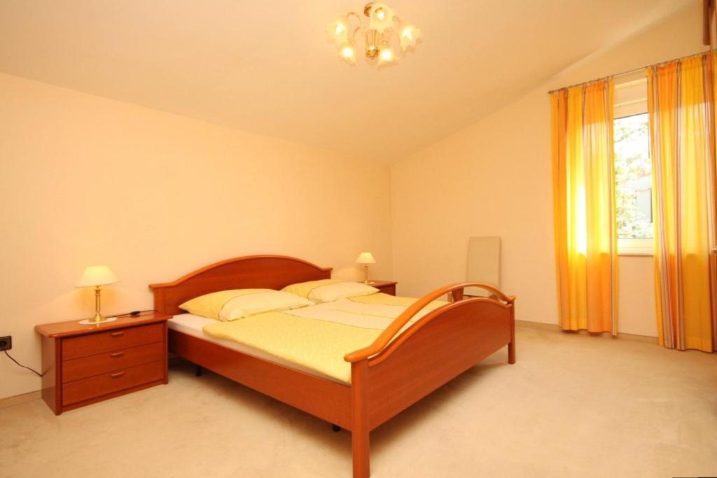 Six-Bedroom Holiday Home,1274108923:JPEG