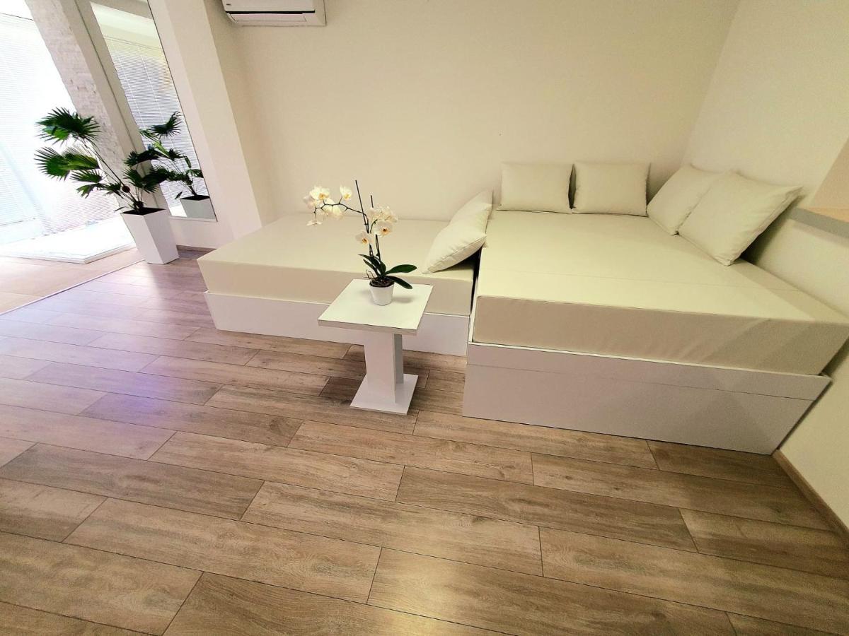 Studio with Spa Bath,1396823972:JPEG