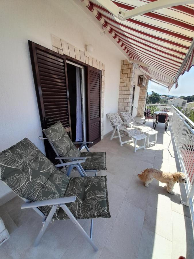 Appartamento con 2 Camere da Letto, Balcone e Vista mare