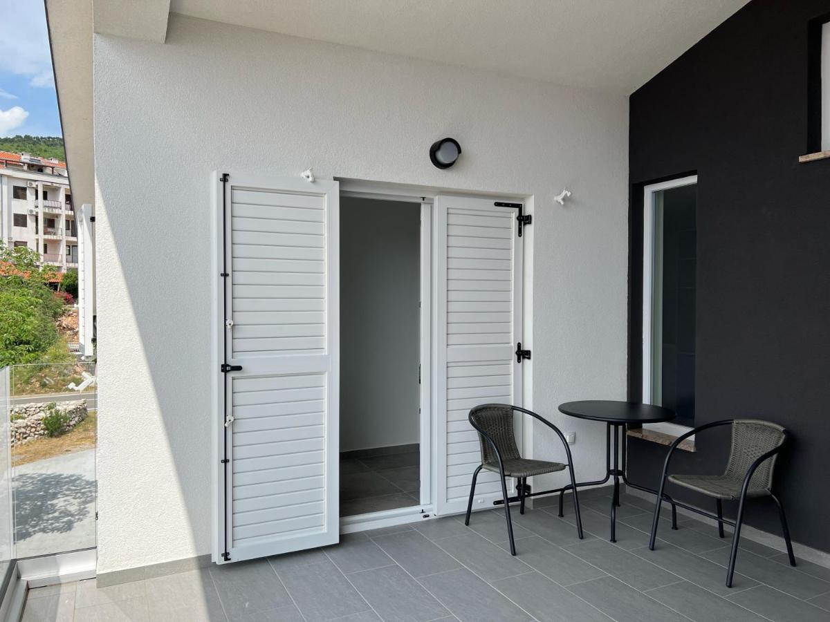 One-Bedroom Loft Apartment Balcony