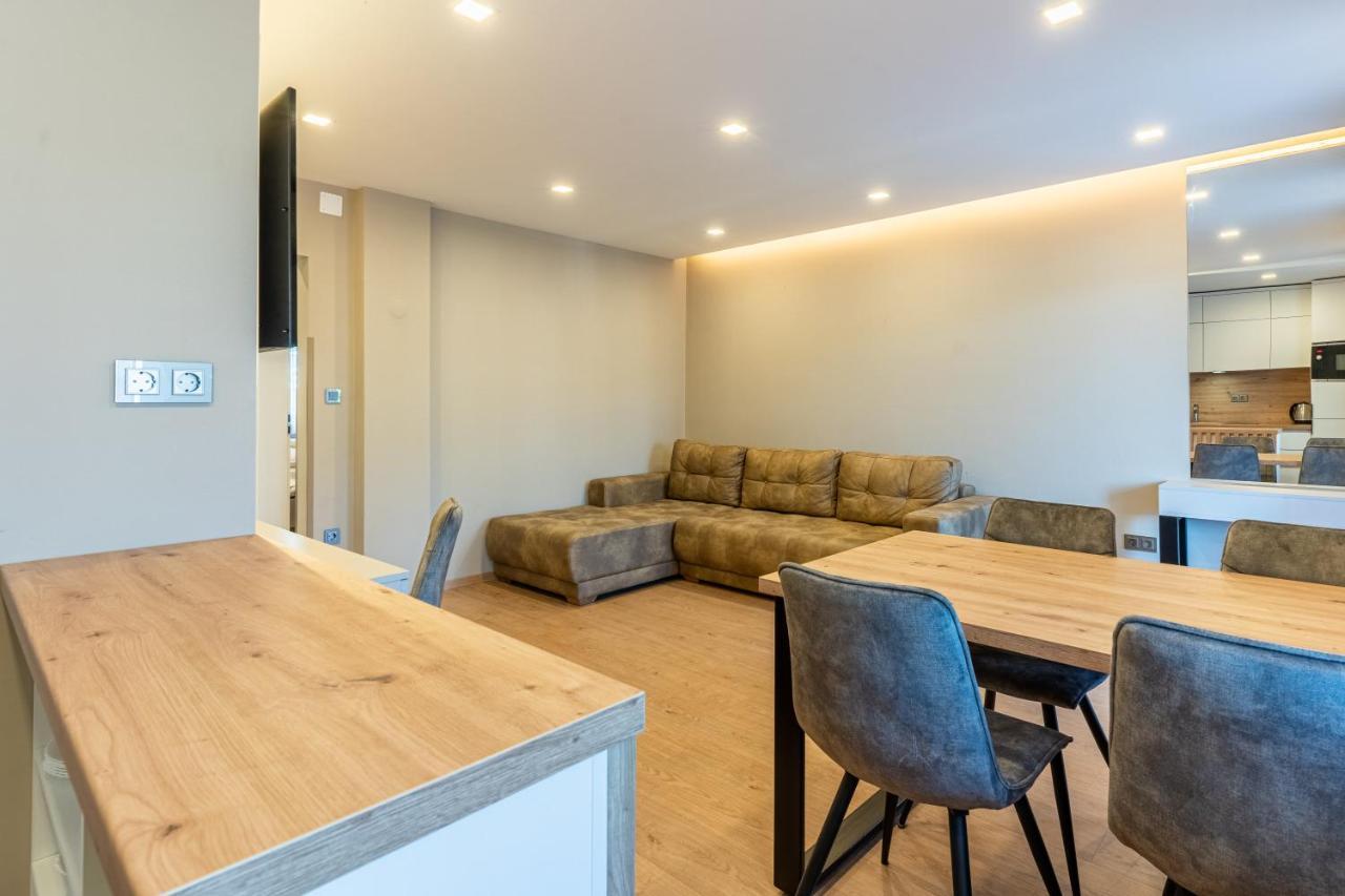 Appartamento con 2 Camere da Letto, Terrazza e Vista Mare