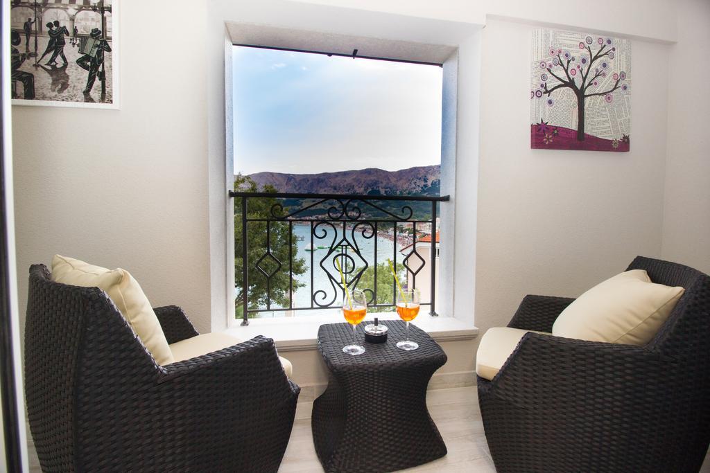 Double Room with Balcony and Sea View,142954242:JPEG