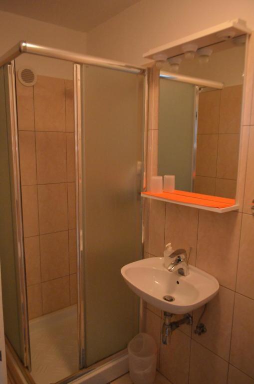 One-Bedroom Apartment with Terrace,14390699:JPEG