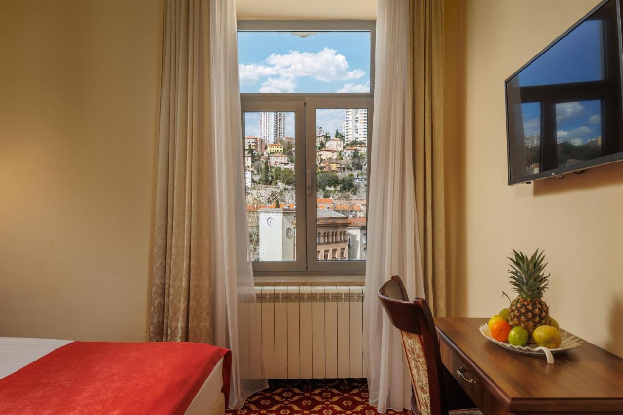 Standard Family Room,1498489363:JPEG