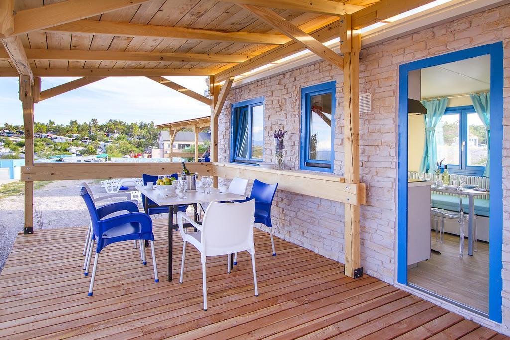 Mobilheim mit 2 Schlafzimmern und Terrasse
