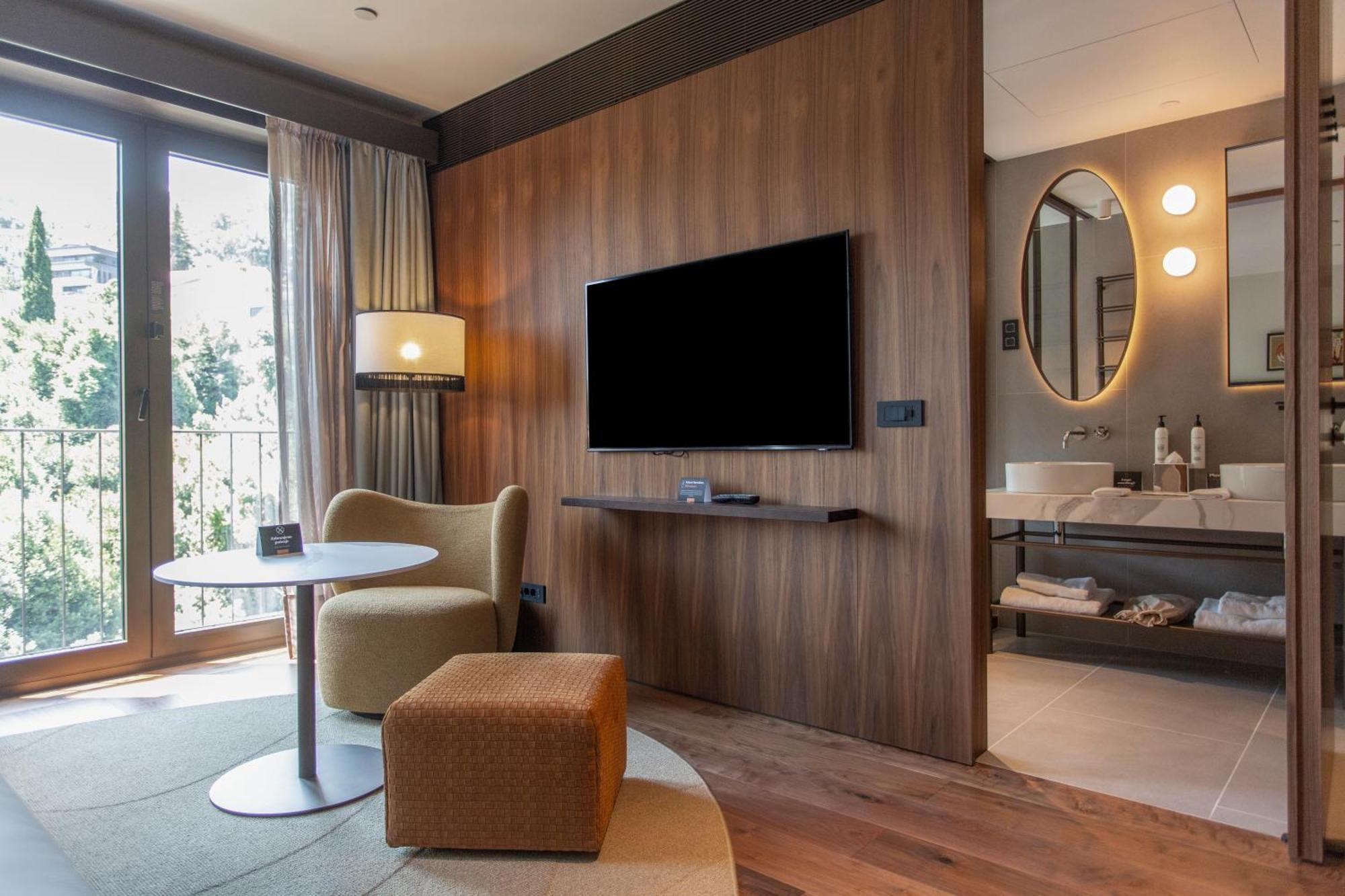 Keight King Room
