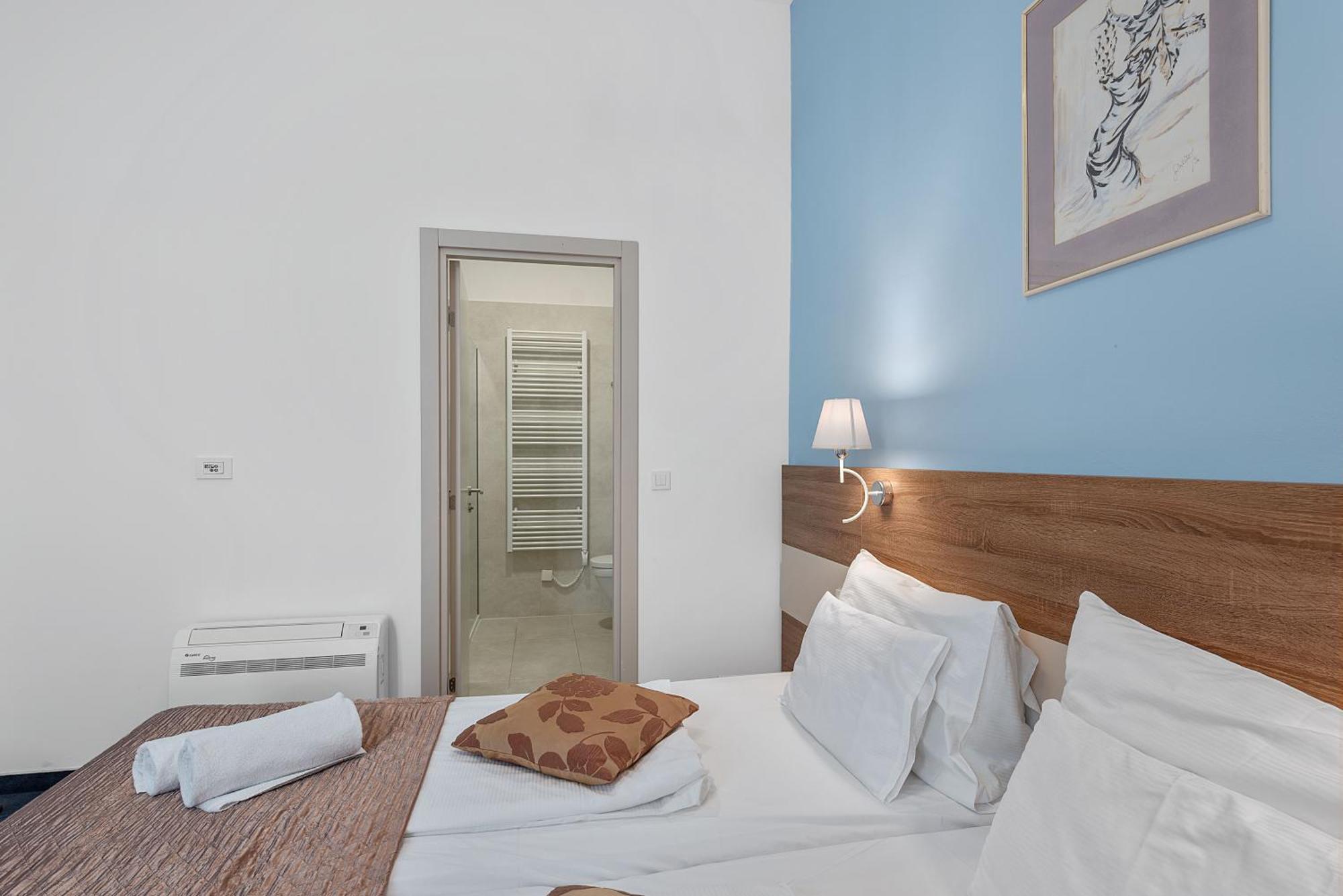 Deluxe Double or Twin Room with Sea View,1606076286:JPEG