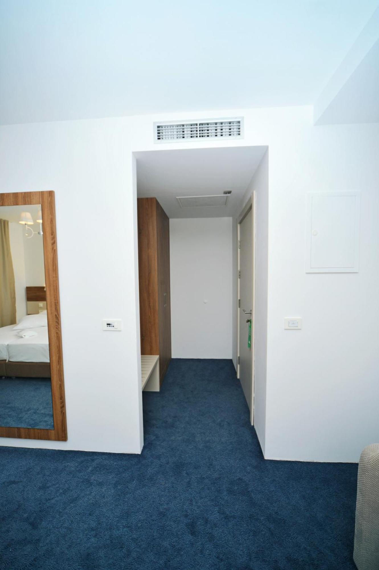 Deluxe Double Room,1606076260:JPEG