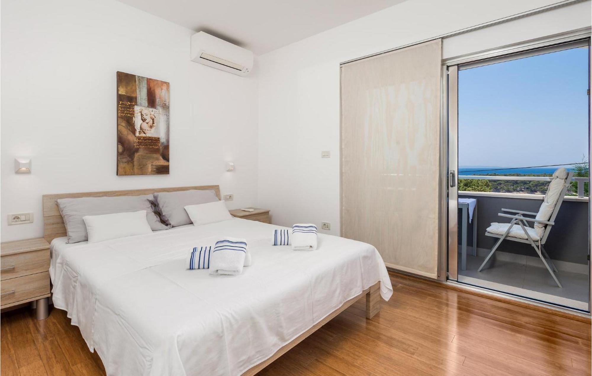 One-Bedroom Holiday Home