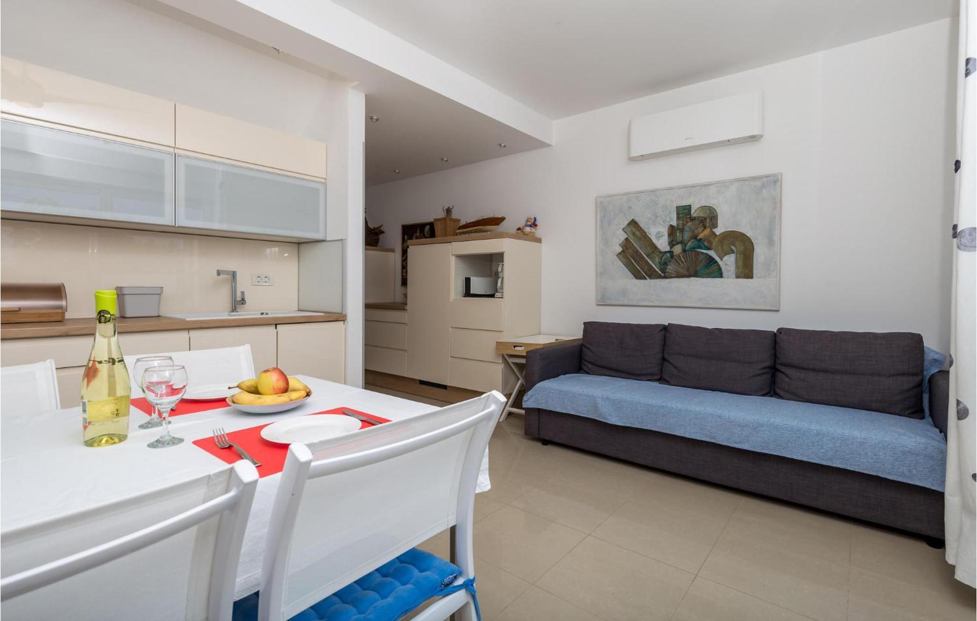 One-Bedroom Holiday Home