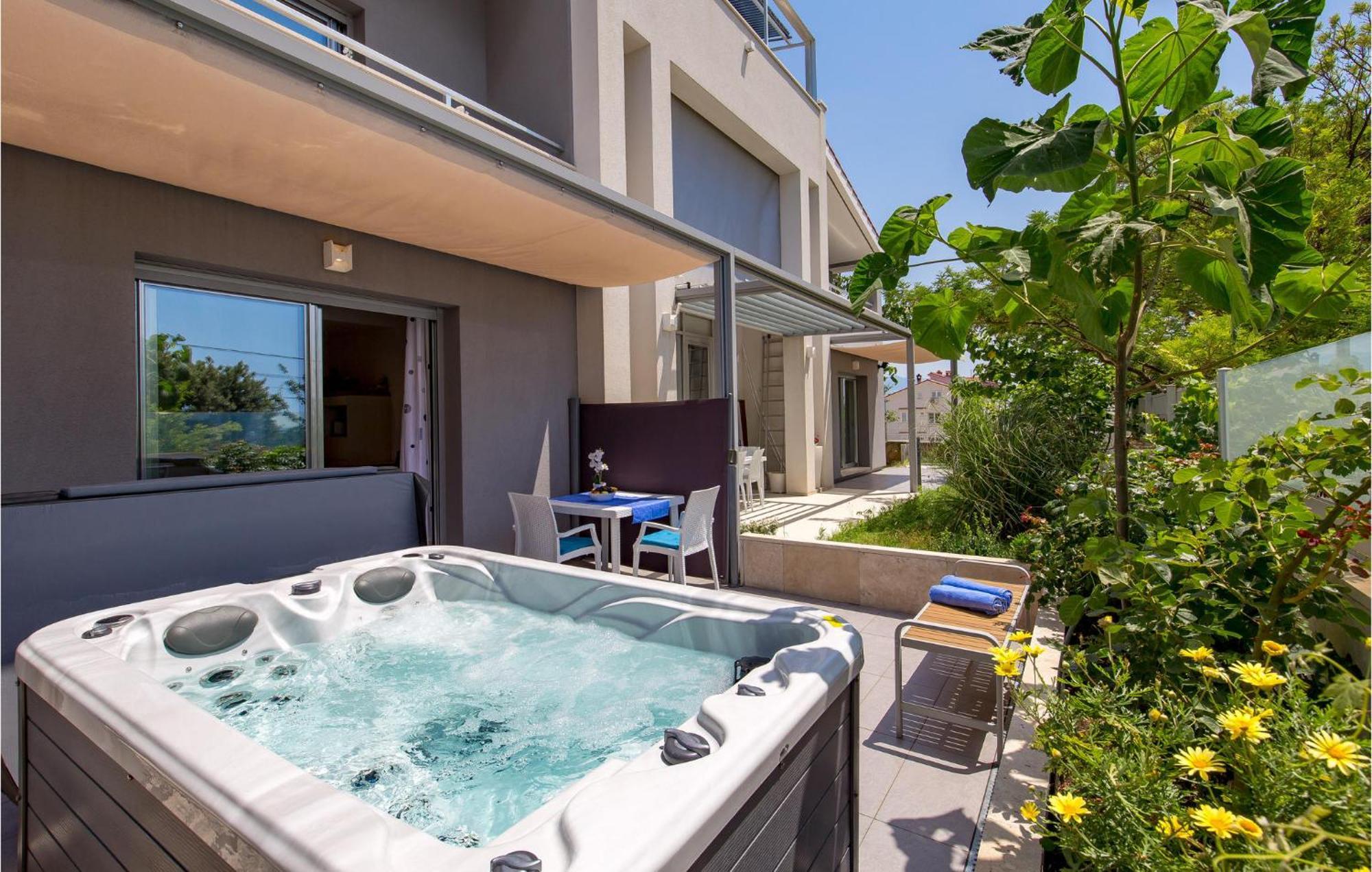 One-Bedroom Holiday Home