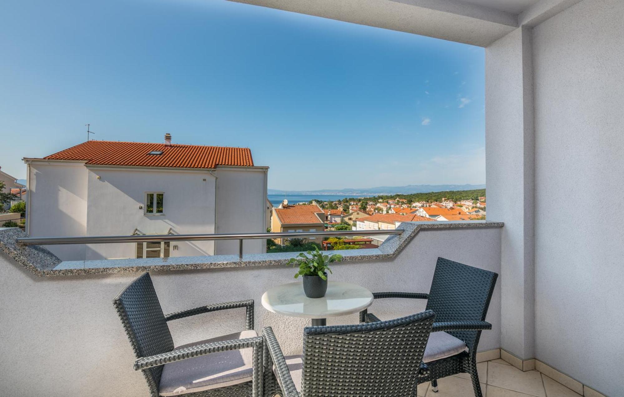 Two-Bedroom Apartment with Balcony and Sea View,1672585049:JPEG