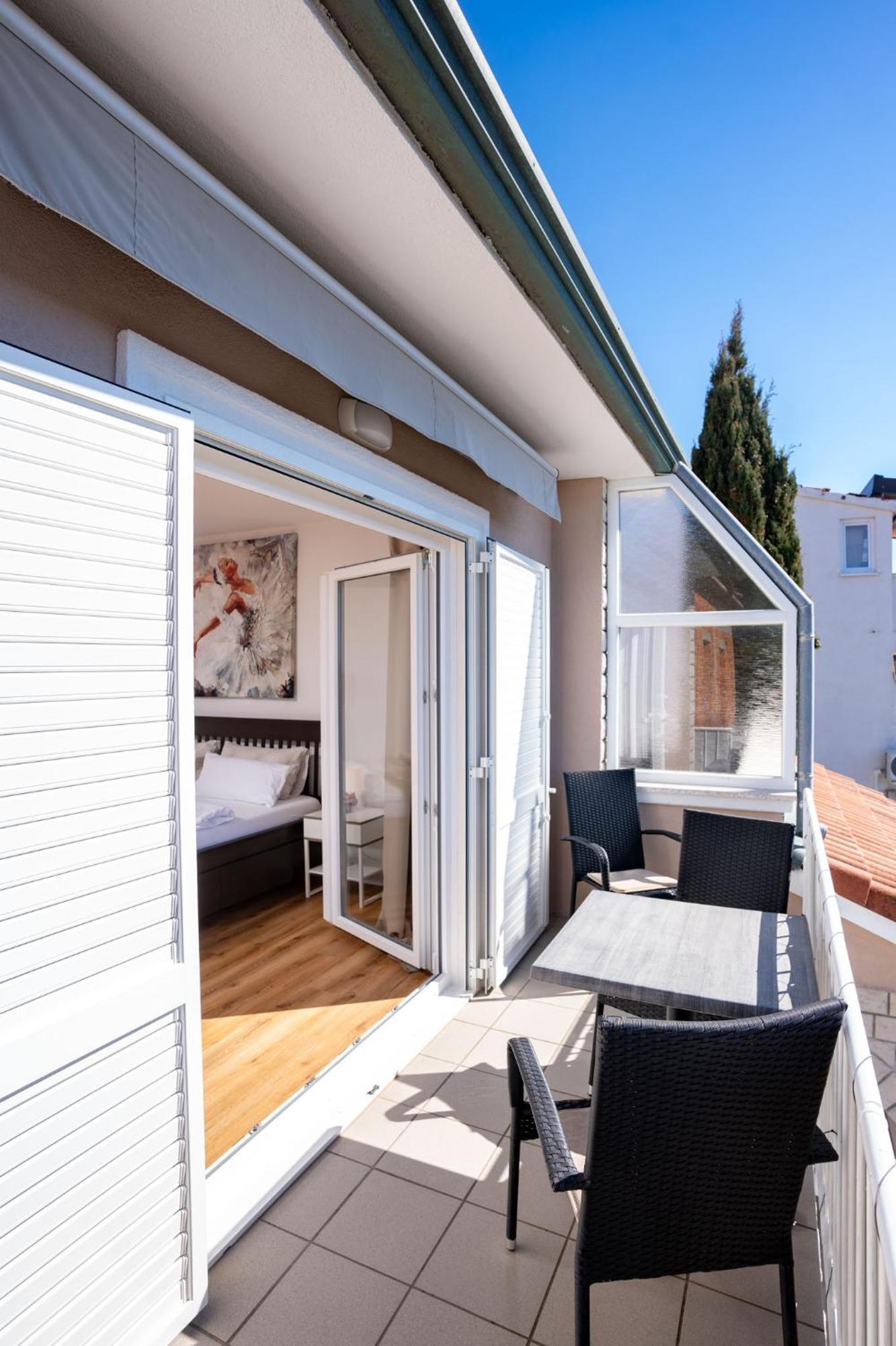 Apartment with Sea View,1652771633:JPEG