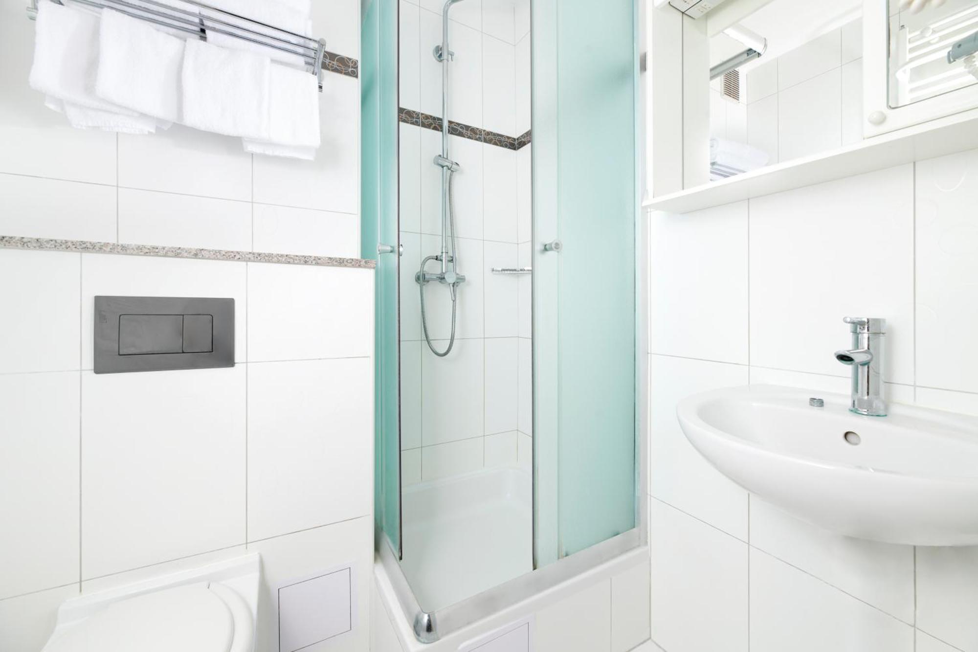 Comfort Family Room with Balcony