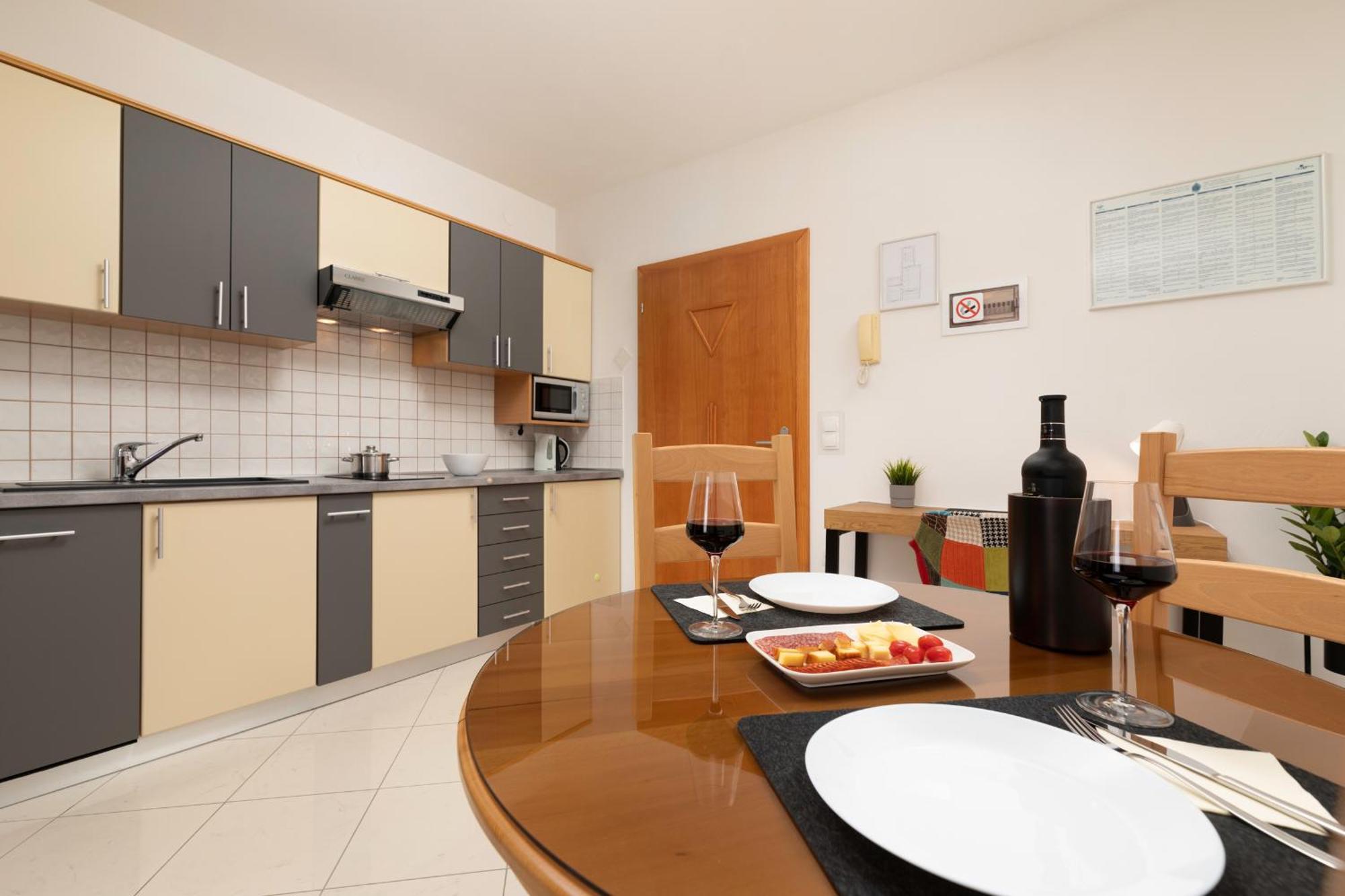 Comfort One-Bedroom Apartment with Sea View,1672585046:JPEG