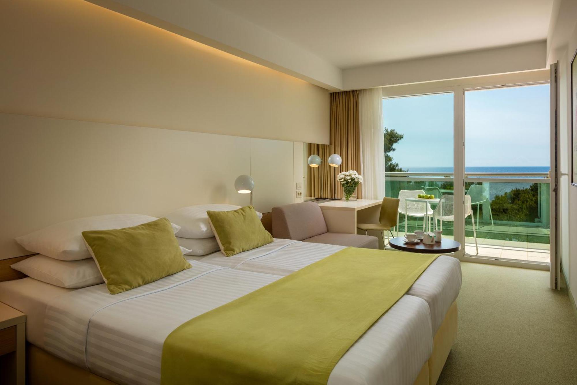 Standard Family Room with Extra Bed, Sea Side and Balcony,1687455797:JPEG