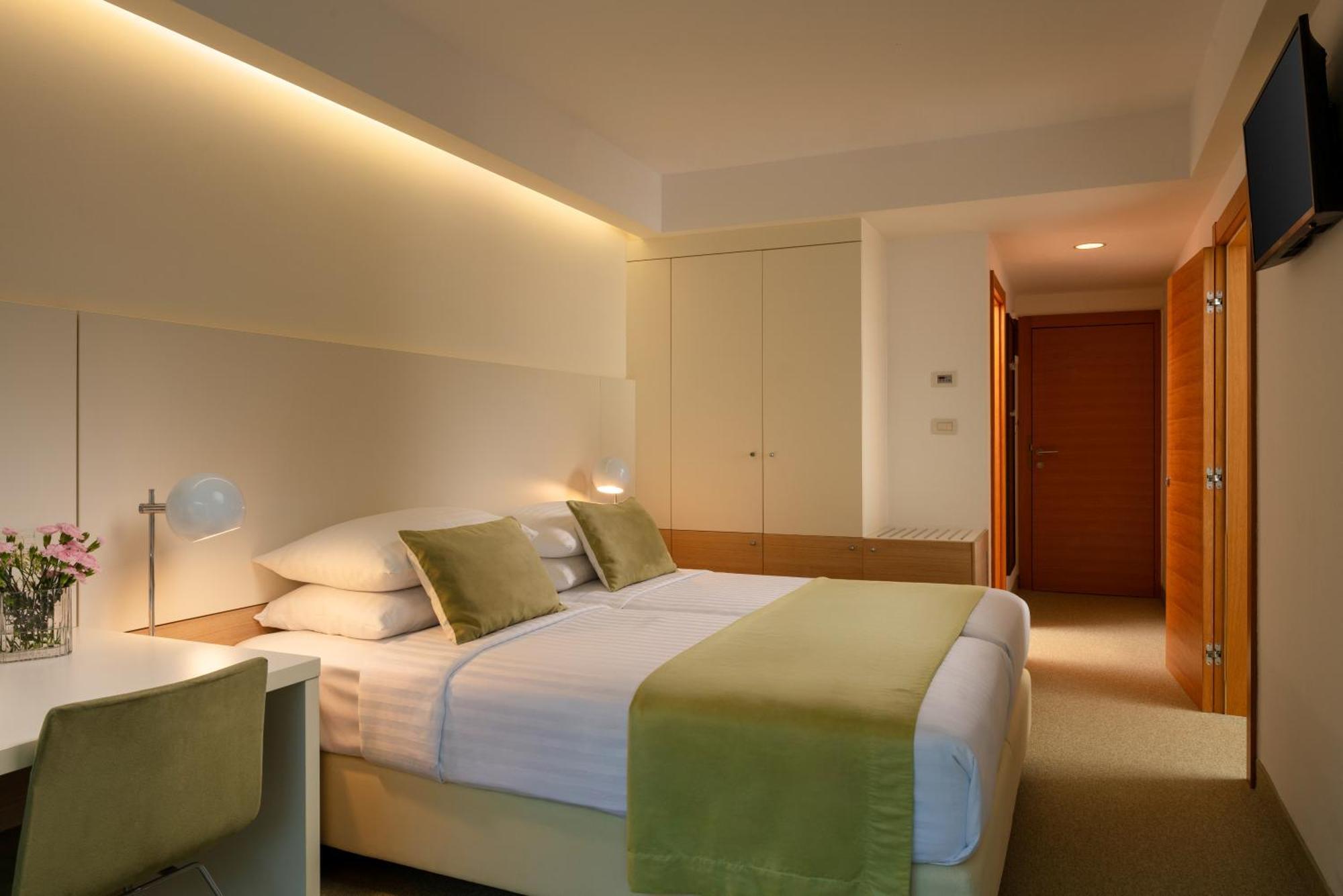 Standard Family Room with Extra Bed and Balcony,1687455803:JPEG