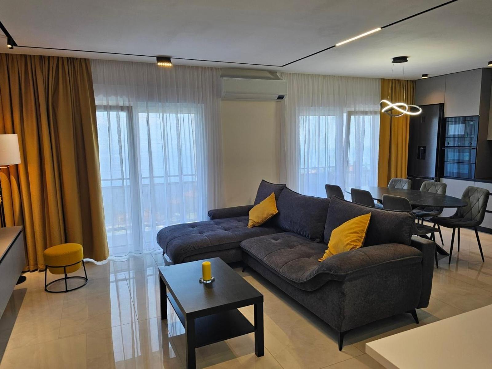 Two-Bedroom Apartment Terrace Sea View