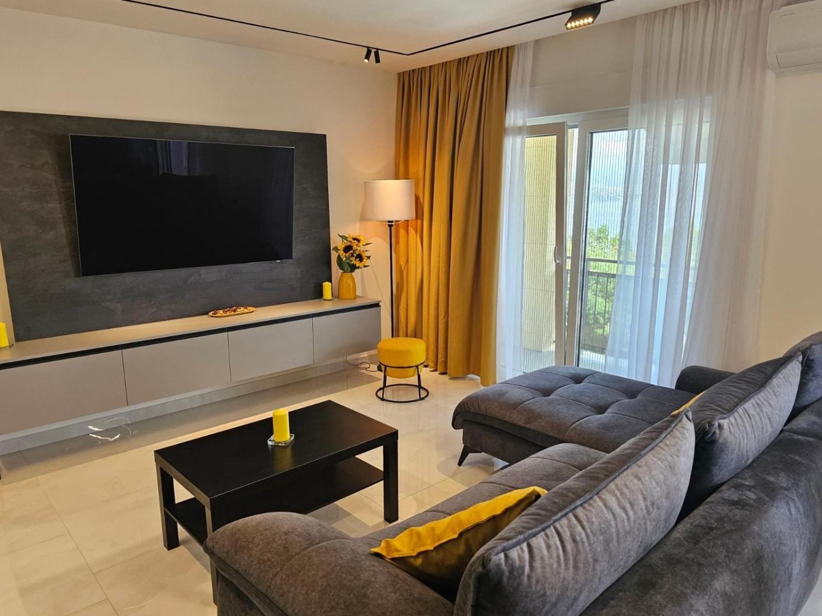Two-Bedroom Apartment Terrace Sea View