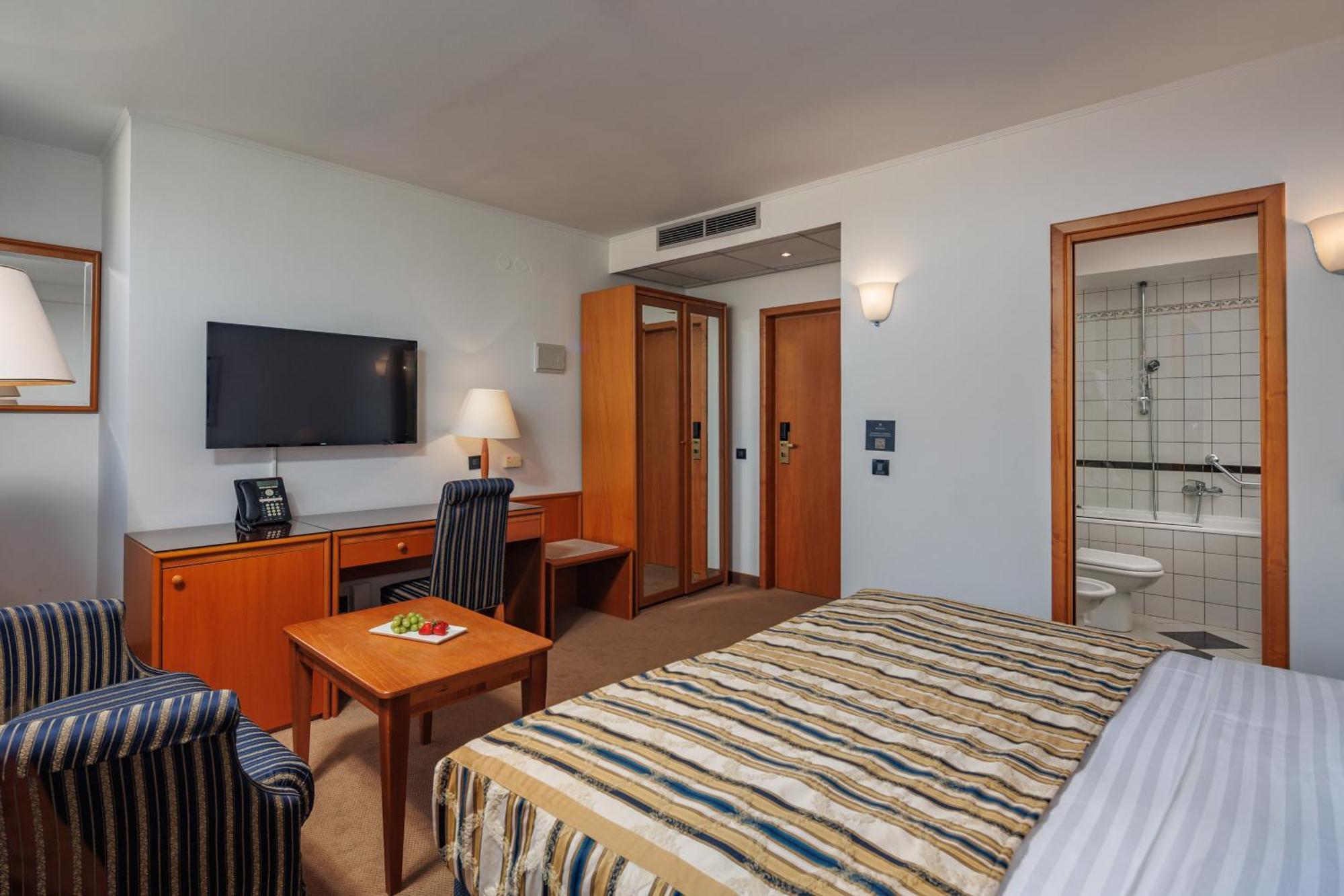 Superior Double or Twin Room,1709848176:JPEG