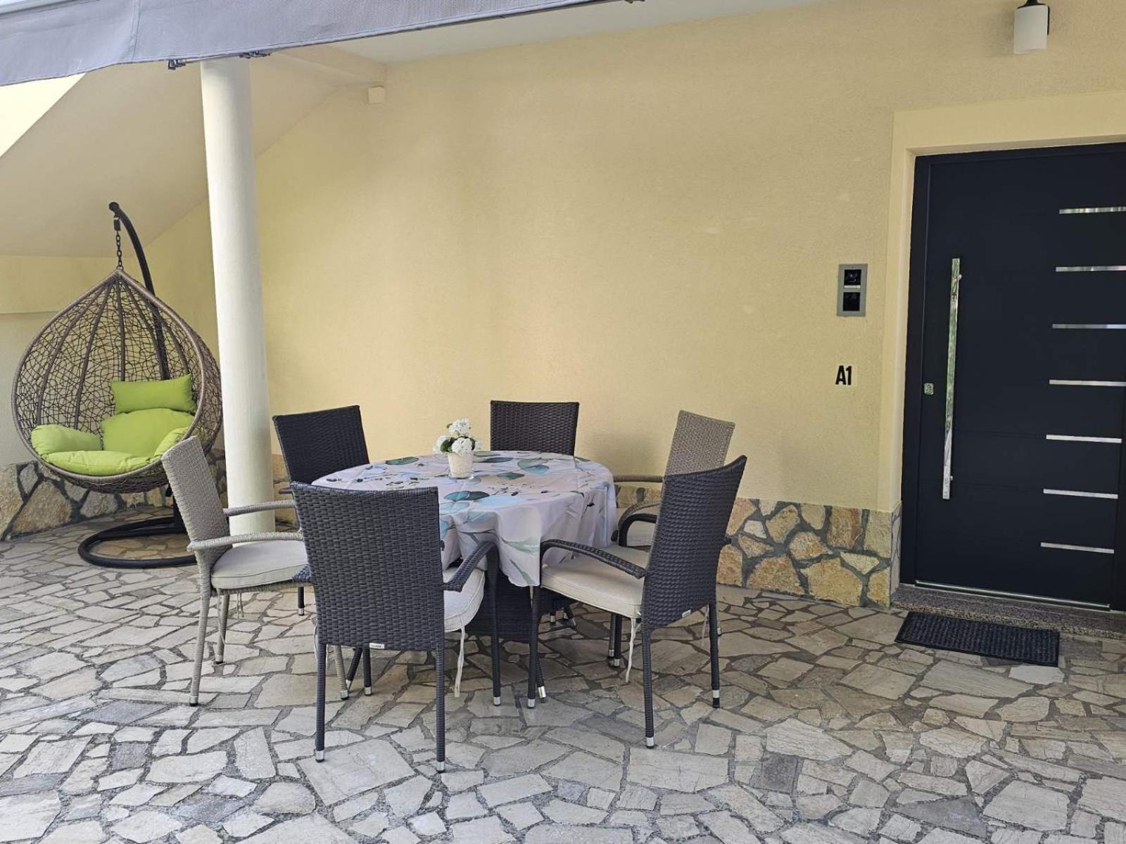 Two-Bedroom Apartment Terrace Sea View