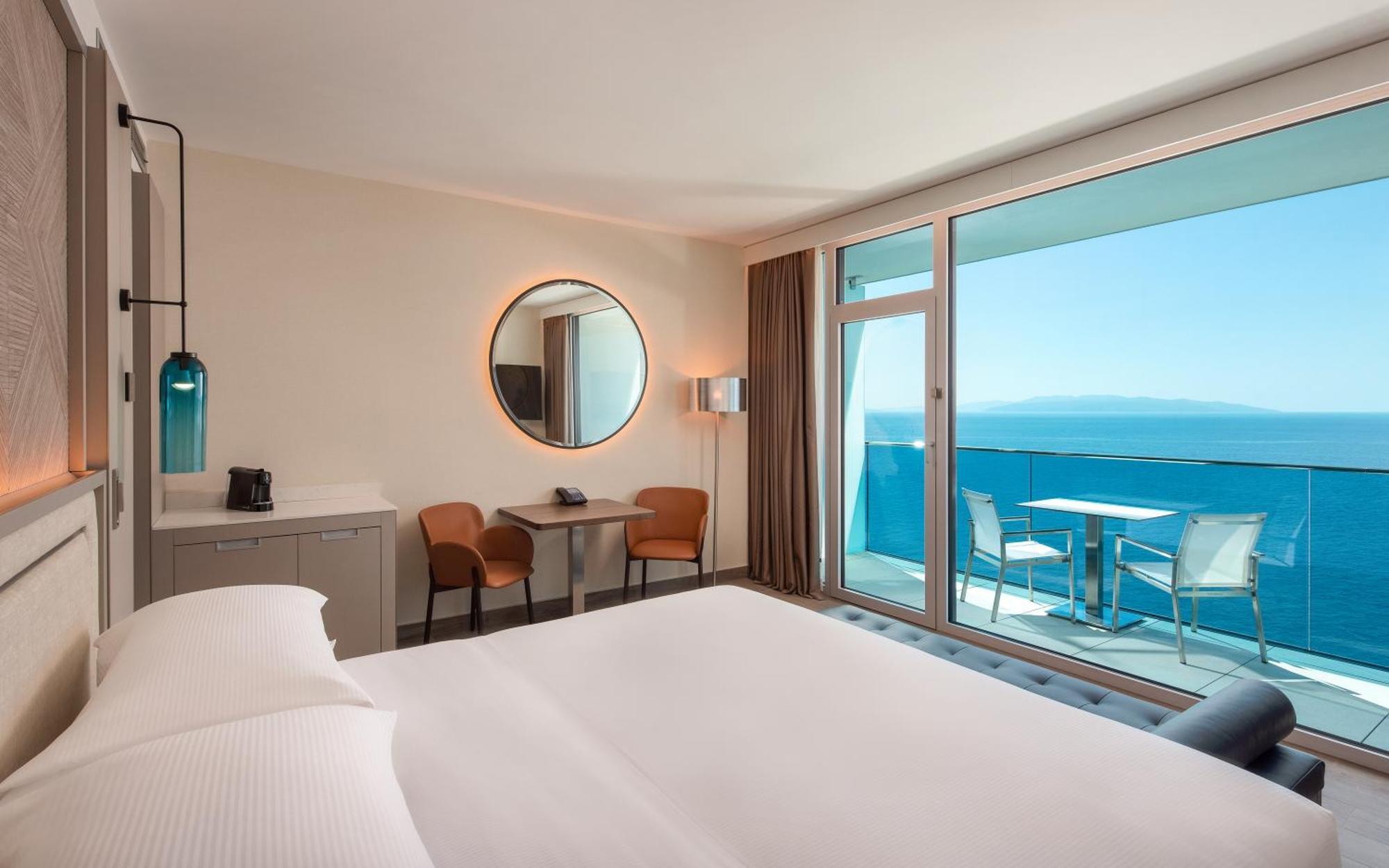 Deluxe King Room Balcony Sea View