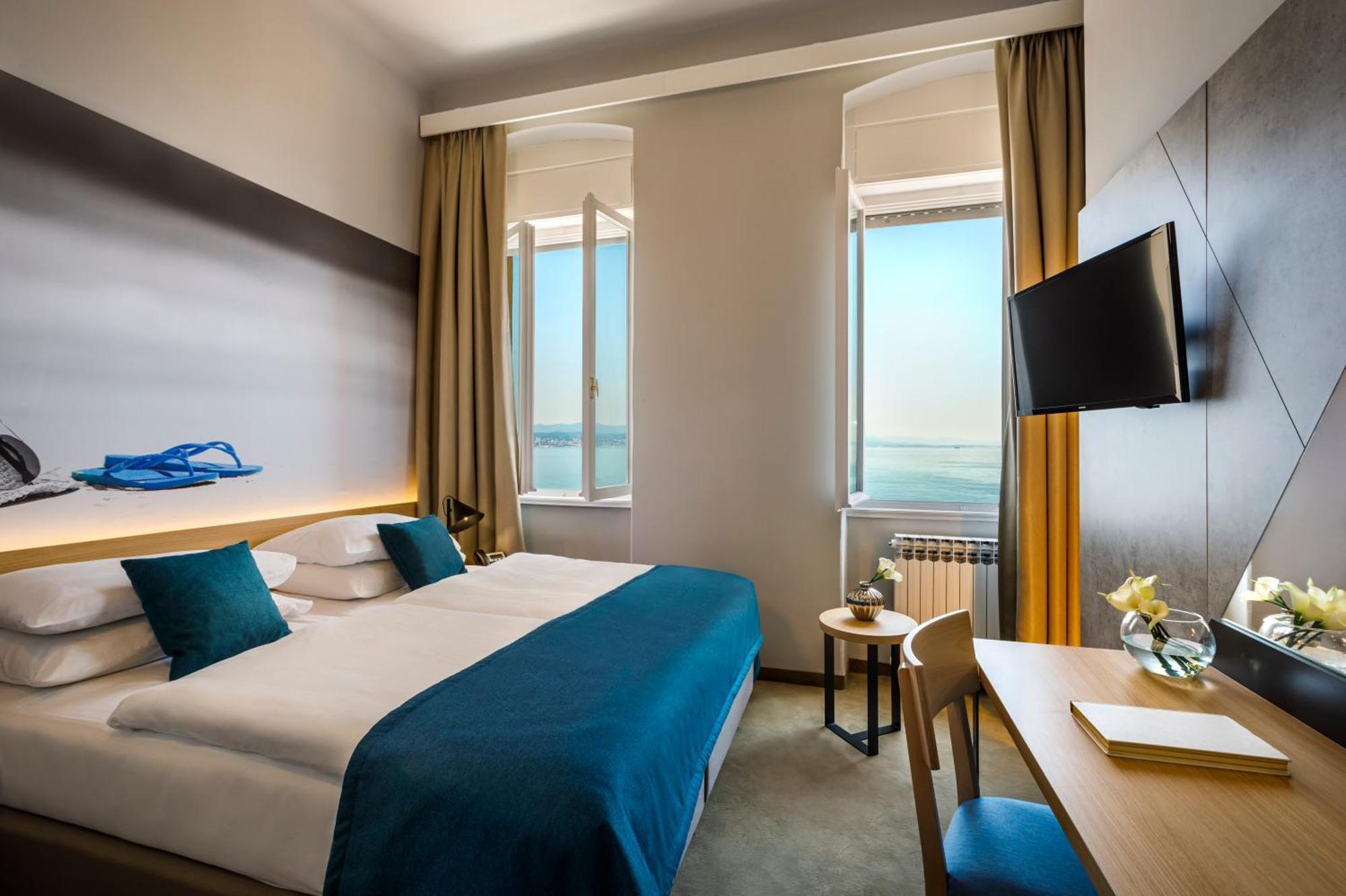 Standard Twin Room Sea View