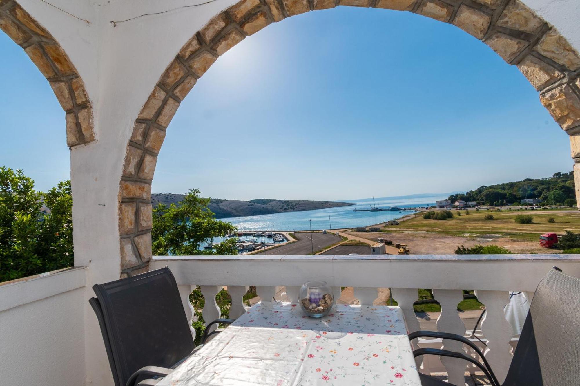 Two-Bedroom Apartment Sea View