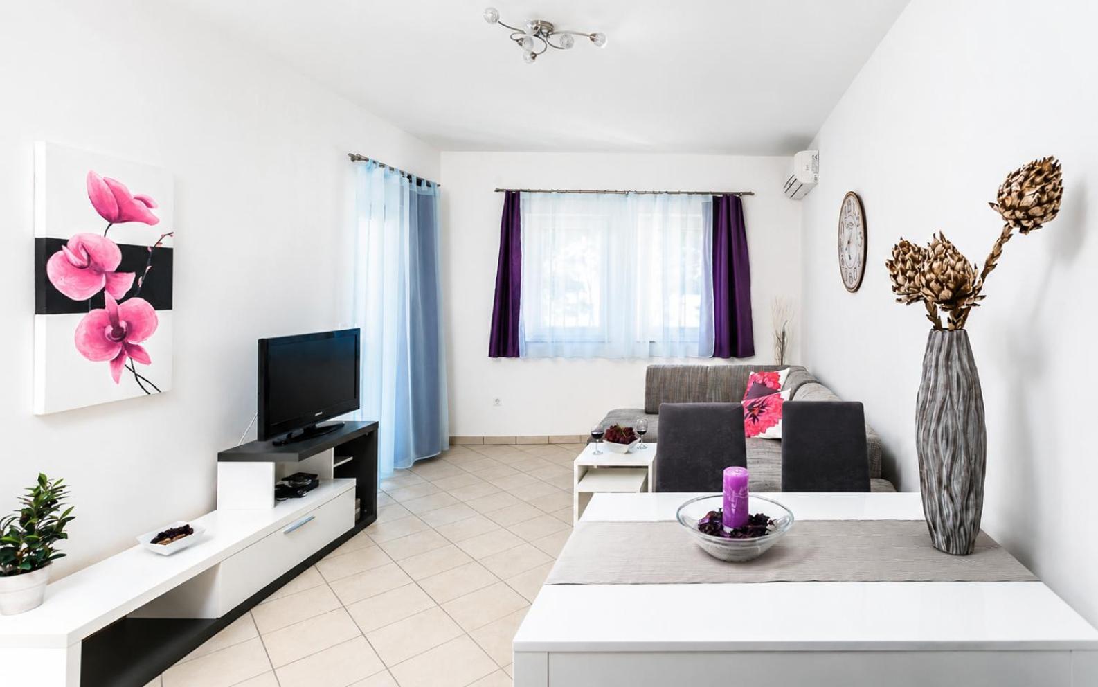 Superior Comfort One-Bedroom Apartment Sea View Balcony