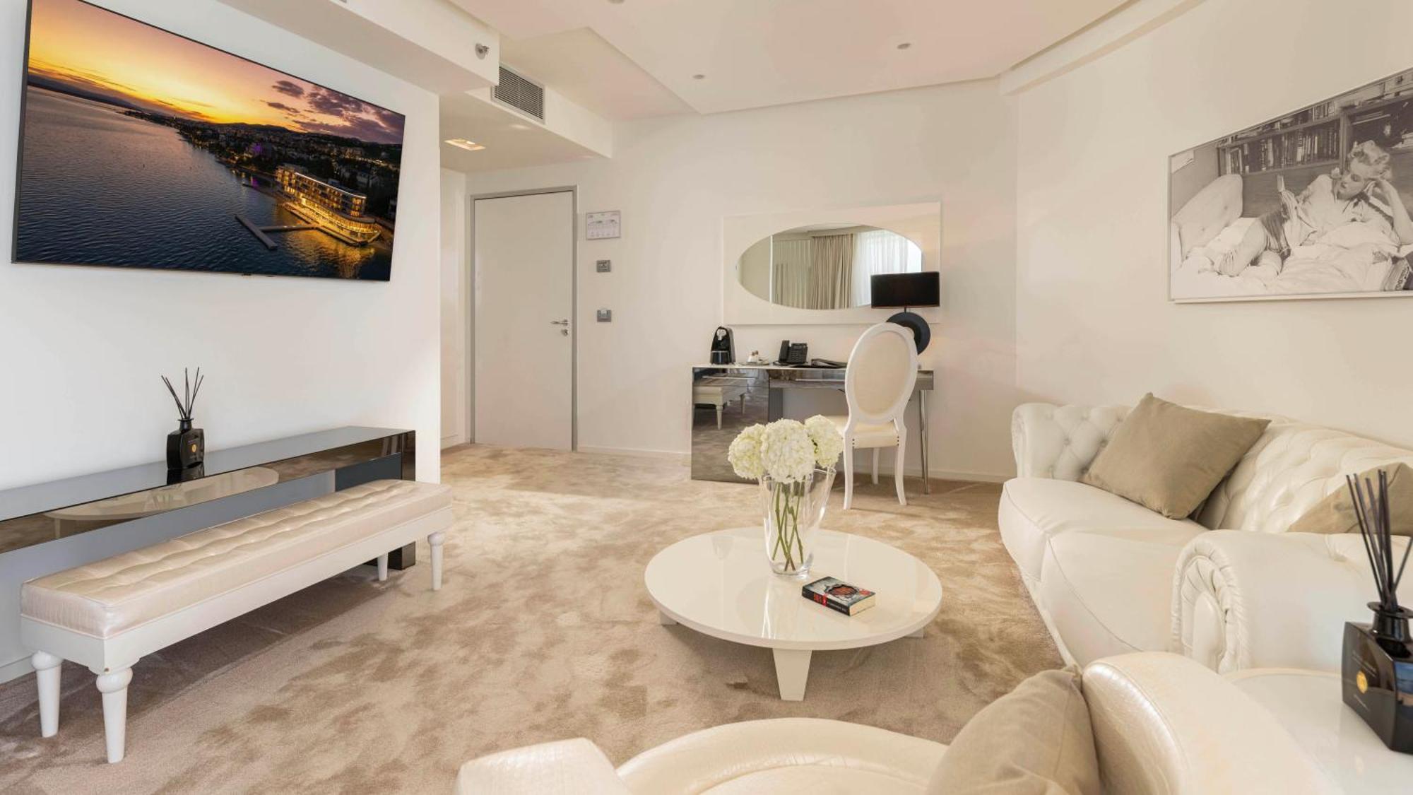 Deluxe Suite Balcony Sea View