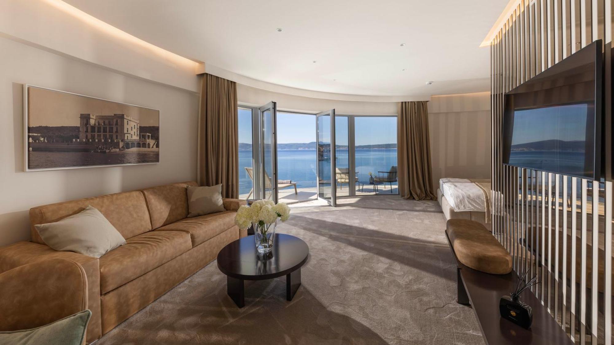 Deluxe Suite Balcony Sea View