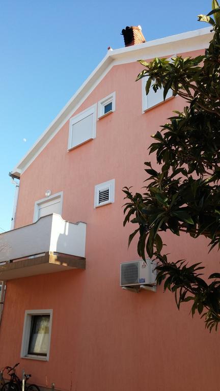 One-Bedroom Apartment,253940213:JPEG
