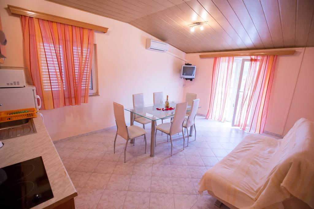 Two-Bedroom Apartment with City View,196946872:JPEG