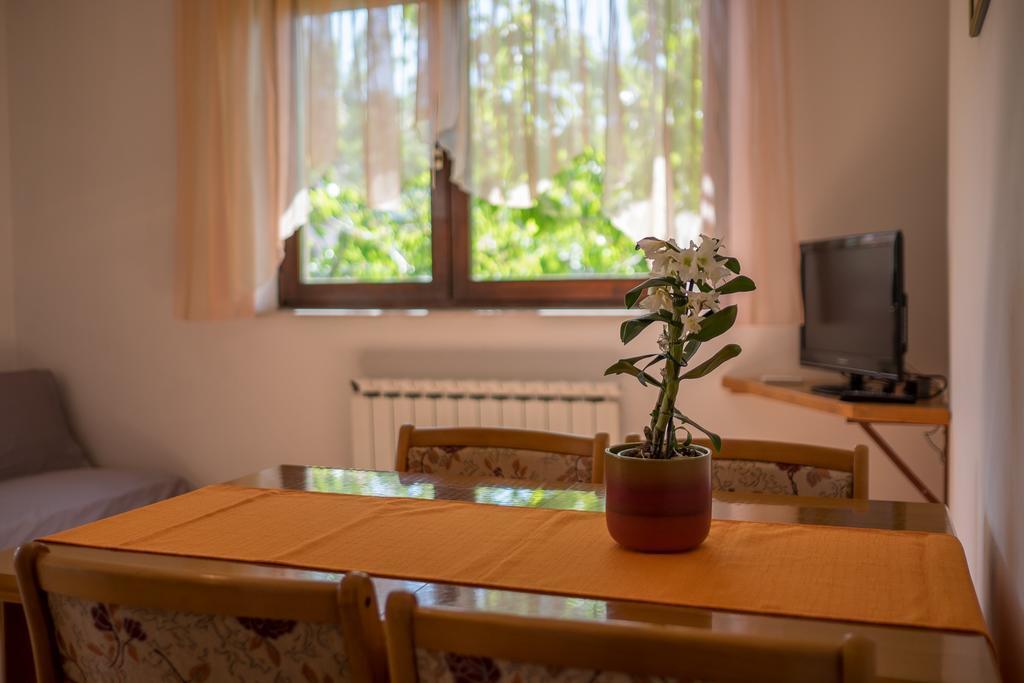 Two-Bedroom Apartment Balcony,200038999:JPEG