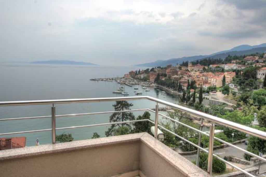 Apartment with Sea View,339313690:JPEG