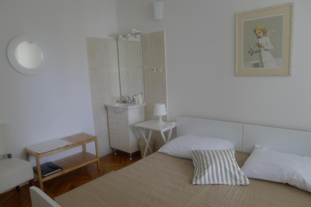 One-Bedroom Apartment,248785313:JPEG