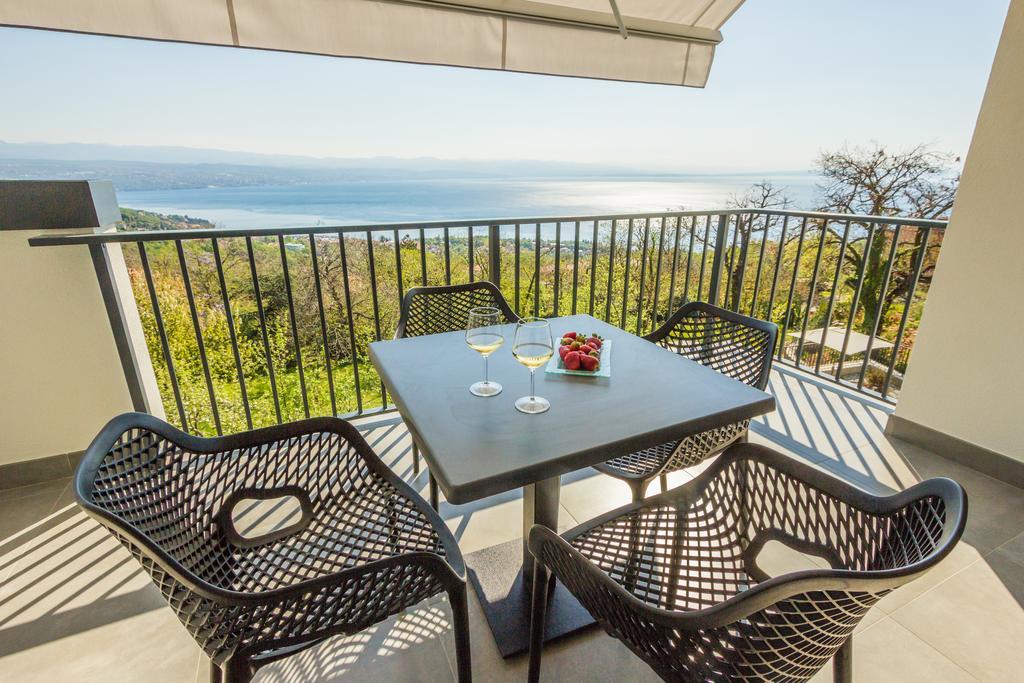 Appartamento con 2 Camere da Letto, Balcone e Vista mare