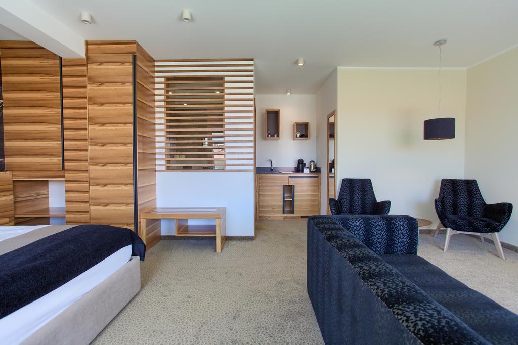 Junior Suite with Balcony - partial Sea View,401425218:JPEG